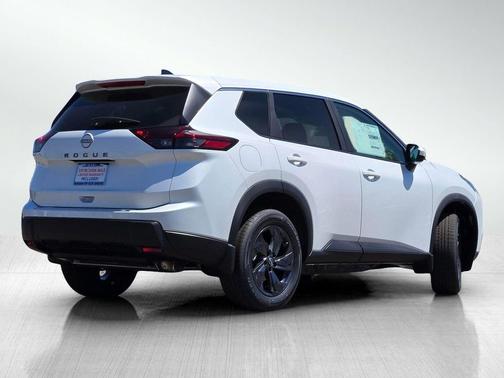 Everest White Pearl Tricoat 2026 Nissan Rogue SV