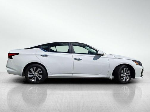 Glacier White 2023 Nissan Altima S FWD