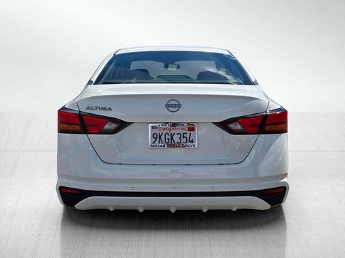 Glacier White 2023 Nissan Altima S FWD