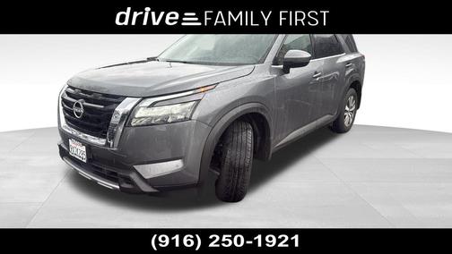 2025 Nissan Pathfinder SL 4WD