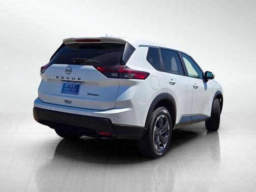 Everest White Pearl 2024 Nissan Rogue SV