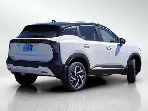 Aspen White/Super Black 2026 Nissan Kicks SV