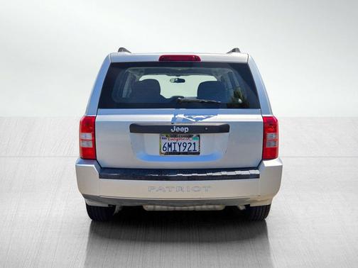 Bright Silver Metallic Clearcoat 2010 Jeep Patriot Sport