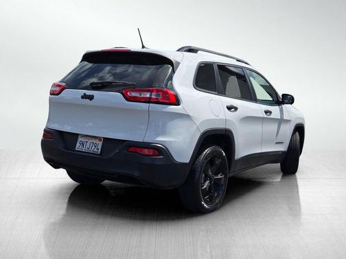 Bright White Clearcoat 2017 Jeep Cherokee Altitude