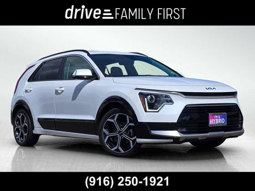 Snow White Pearl 2023 Kia Niro Touring