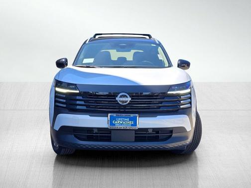 Aspen White/Super Black 2026 Nissan Kicks SV