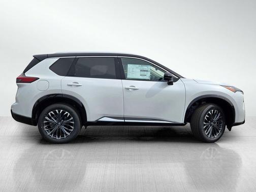 Everest White Pearl/Super Black 2026 Nissan Rogue Platinum