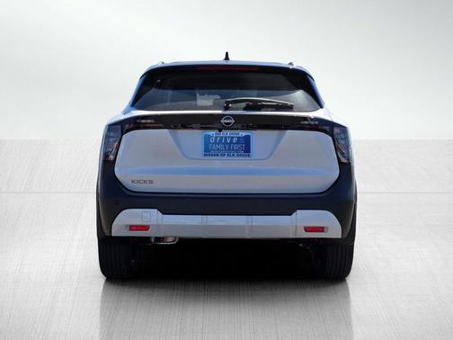Aspen White/Super Black 2026 Nissan Kicks SV