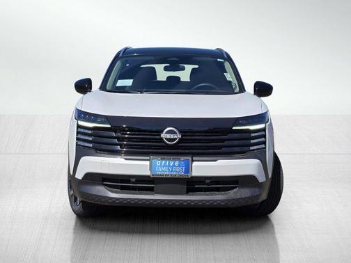 Aspen White/Super Black 2026 Nissan Kicks SV