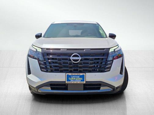 Everest White Pearl Tricoat 2026 Nissan Pathfinder SL