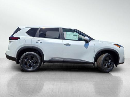 Everest White Pearl Tricoat 2026 Nissan Rogue SV