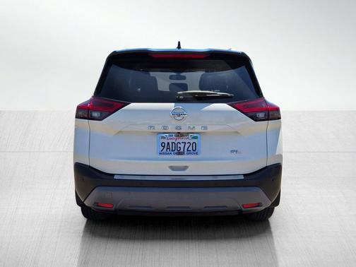 Pearl White Tricoat/Super Black 2021 Nissan Rogue SL
