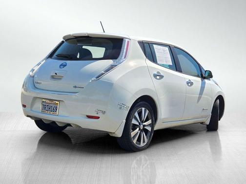 Glacier White 2016 Nissan Leaf SV