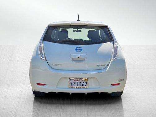 Glacier White 2016 Nissan Leaf SV