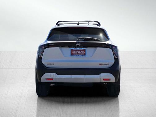 Aspen White Tricoat 2026 Nissan Kicks SR