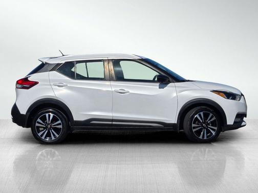 2019 Nissan Kicks SR