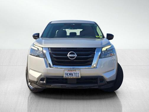 2023 Nissan Pathfinder S FWD