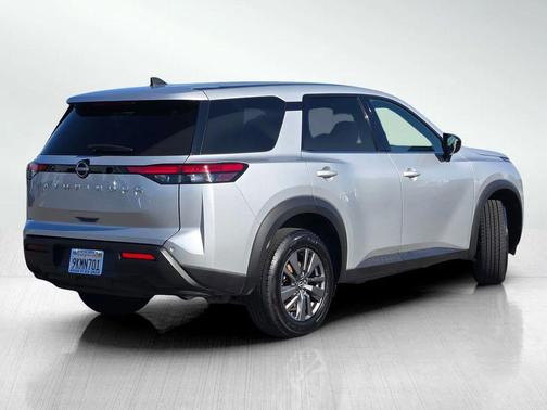 2023 Nissan Pathfinder S FWD