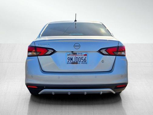 Brilliant Silver Metallic 2024 Nissan Versa 1.6 S