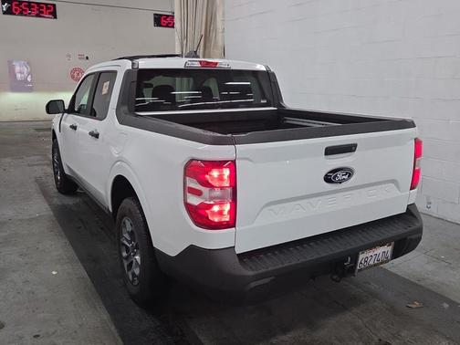 Oxford White 2025 Ford Maverick XLT