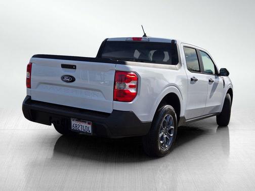Oxford White 2025 Ford Maverick XLT