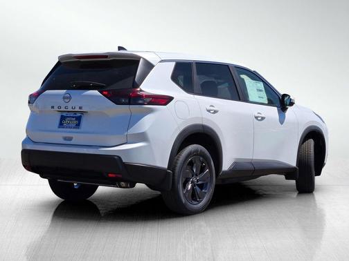 Everest White Pearl Tricoat 2026 Nissan Rogue SV
