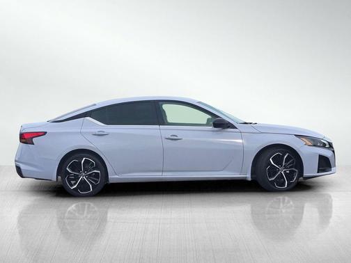 2025 Nissan Altima SR FWD