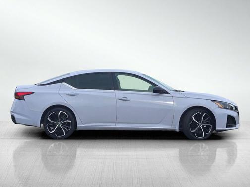 2025 Nissan Altima SR FWD