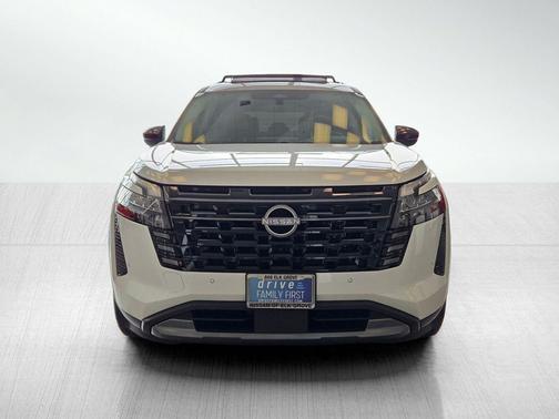 Everest White Pearl Tricoat 2026 Nissan Pathfinder Platinum