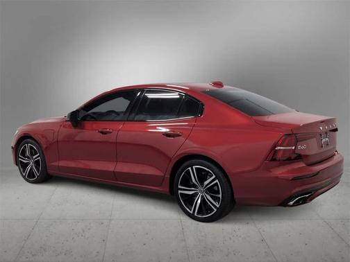 2022 Volvo S60 Recharge Plug-In Hybrid T8 R-Design