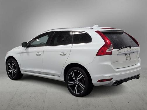 2017 Volvo XC60 T6 R-Design