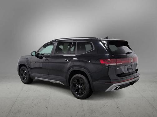 Deep Black Pearl 2026 Volkswagen Atlas Peak Edition