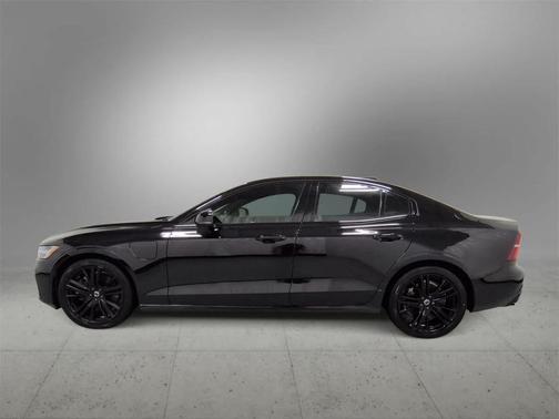 2022 Volvo S60 Recharge Plug-In Hybrid T8 R-Design