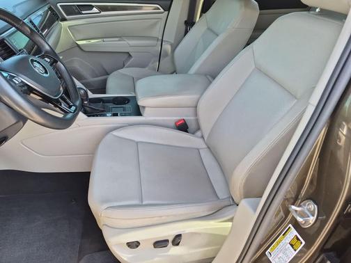 Terra Brown Metallic 2019 Volkswagen Atlas 3.6L SE w/Technology