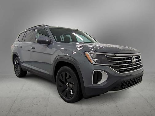 Pure Gray 2026 Volkswagen Atlas 2.0T SE w/Technology 4MOTION