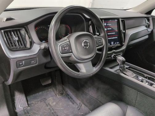 2020 Volvo XC60 T5 Momentum
