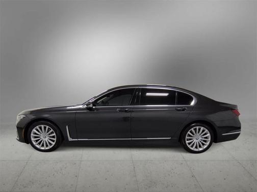 2022 BMW 740 i xDrive