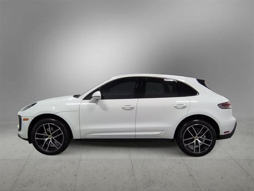 2022 Porsche Macan AWD