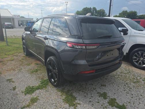 Metallic 2023 Jeep Grand Cherokee Altitude
