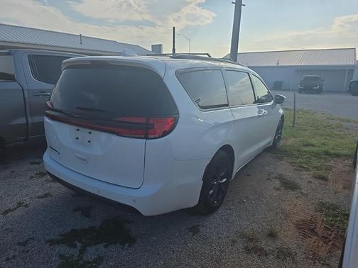 2021 Chrysler Pacifica Touring-L