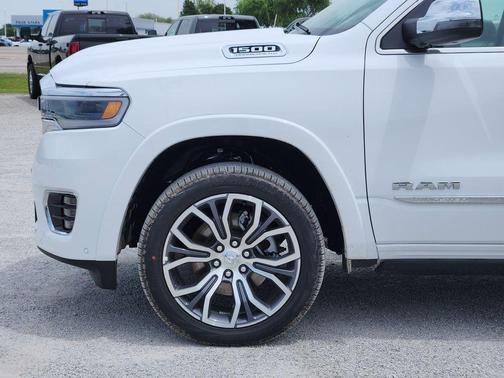Bright White Clearcoat 2026 RAM 1500 Tungsten