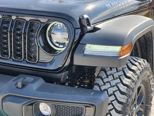Black Clearcoat 2026 Jeep Wrangler Sport
