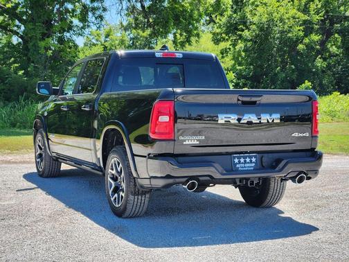 Diamond Black 2026 RAM 1500 Laramie