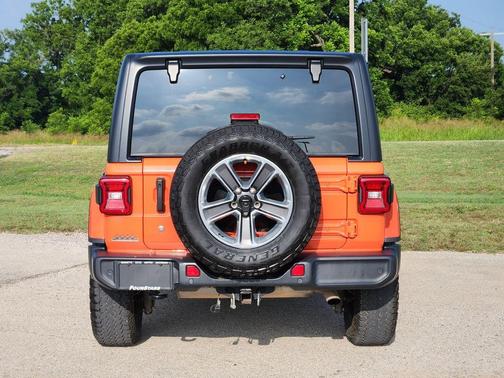 Metallic 2019 Jeep Wrangler Unlimited Sahara