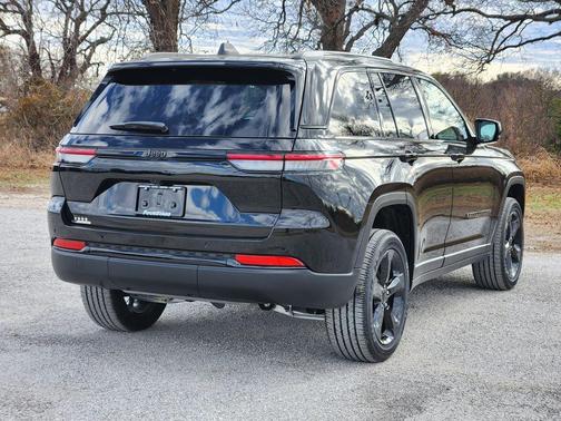 2025 Jeep Grand Cherokee Laredo