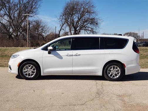 2023 Chrysler Pacifica Touring-L