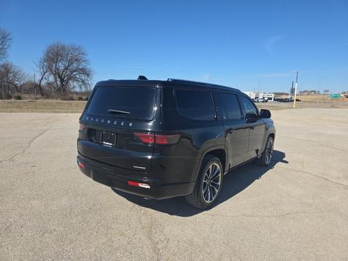 2023 Jeep Wagoneer Series III