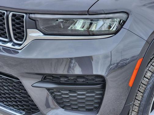 Metallic 2026 Jeep Grand Cherokee Laredo