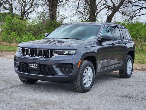 Metallic 2026 Jeep Grand Cherokee Laredo
