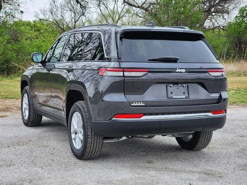 Metallic 2026 Jeep Grand Cherokee Laredo